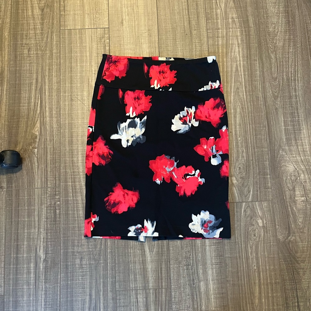 Melanie Lyne Flower Patterned Knee Length Skirt